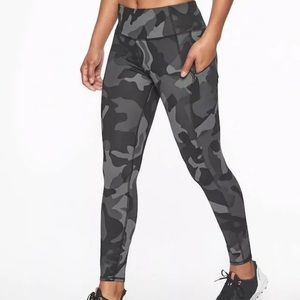 Athleta Camo Contender 7/8 LENGTH Tight